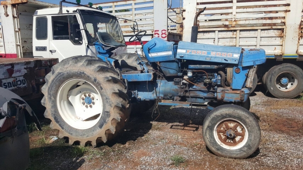 ขาย รถไถ FORD 5000 รถใช้งานได้ ไม่มีอุปกรณ์ เอาไปติดคีบอ้อย มีเล่มทะเบียน