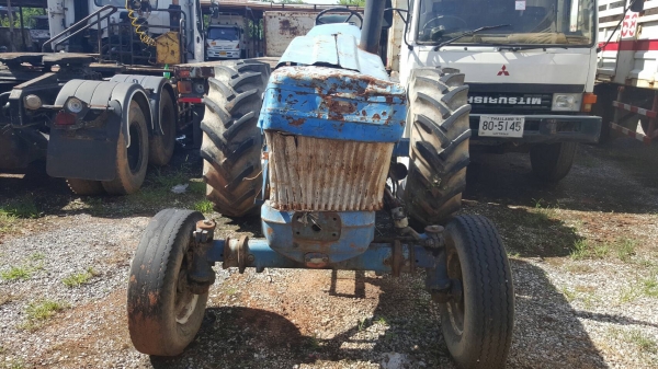 ขาย รถไถ FORD 5000 รถใช้งานได้ ไม่มีอุปกรณ์ เอาไปติดคีบอ้อย มีเล่มทะเบียน