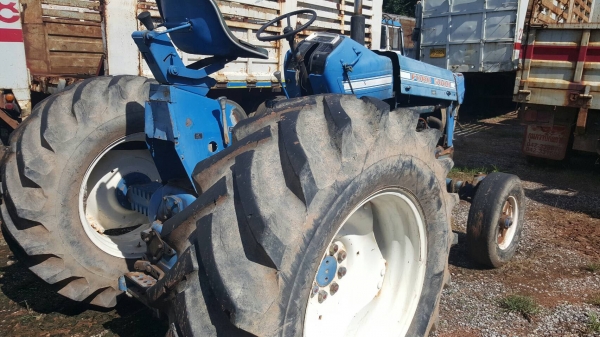 ขาย รถไถ FORD 5000 รถใช้งานได้ ไม่มีอุปกรณ์ เอาไปติดคีบอ้อย มีเล่มทะเบียน