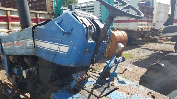 ขาย รถไถ FORD 5000 รถใช้งานได้ ไม่มีอุปกรณ์ เอาไปติดคีบอ้อย มีเล่มทะเบียน