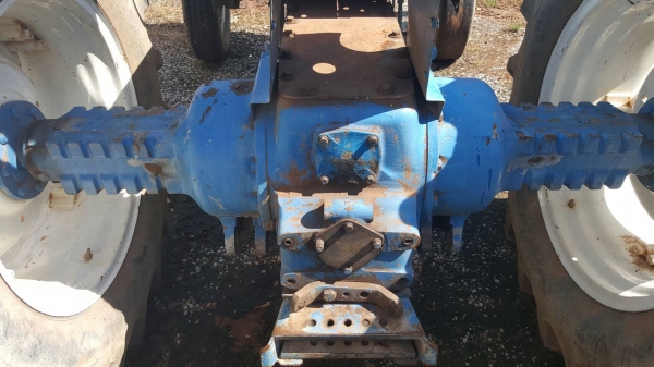 ขาย รถไถ FORD 5000 รถใช้งานได้ ไม่มีอุปกรณ์ เอาไปติดคีบอ้อย มีเล่มทะเบียน