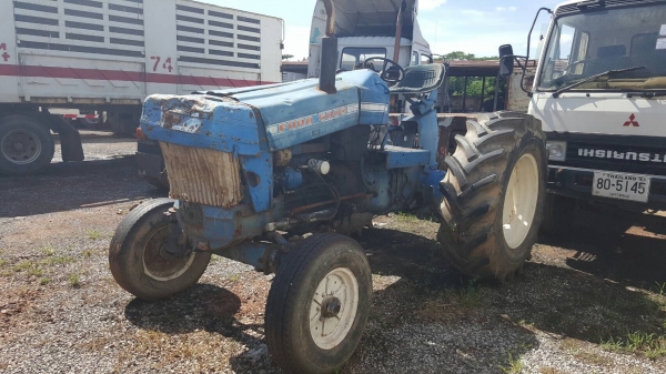 ขาย รถไถ FORD 5000 รถใช้งานได้ ไม่มีอุปกรณ์ เอาไปติดคีบอ้อย มีเล่มทะเบียน