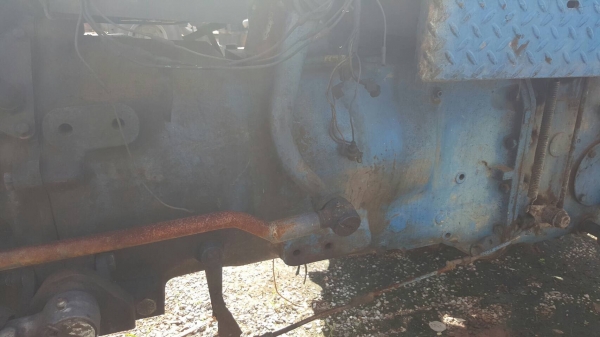 ขาย รถไถ FORD 5000 รถใช้งานได้ ไม่มีอุปกรณ์ เอาไปติดคีบอ้อย มีเล่มทะเบียน