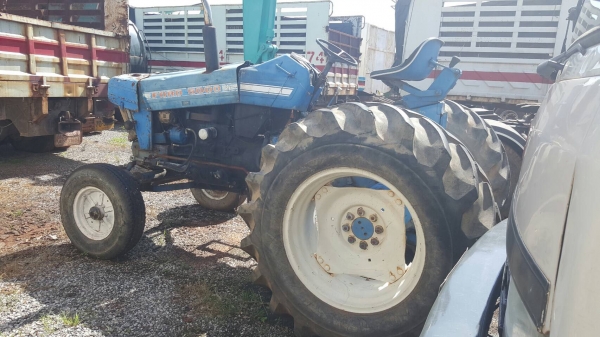 ขาย รถไถ FORD 5000 รถใช้งานได้ ไม่มีอุปกรณ์ เอาไปติดคีบอ้อย มีเล่มทะเบียน