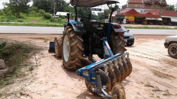 ขาย รถไถ CHAMP 4WD YTO454 ปี 56 ใช้งานแค่ 1,500 ชม. อุปกรณ์มีผานดันหน้า และผาน 6 เอกสารเล่มทะเบียนครบ ขาย รถไถ CHAMP 4WD YTO454 ปี 56 ใช้งานแค่ 1,500 ชม. อุปกรณ์มีผานดันหน้า และผาน 6 เอกสารเล่มทะเบียนครบ