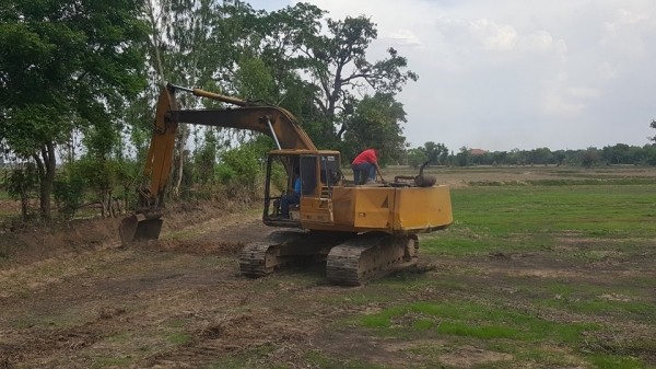 ขายรถขุดแบ็คโค KOMATSU PC200-5 สภาพทำงานประจำ บูมสวย ช่วงล่างตัวเดินดี ขายรถขุดแบ็คโค KOMATSU PC200-5 สภาพทำงานประจำ บูมสวย ช่วงล่างตัวเดินดี