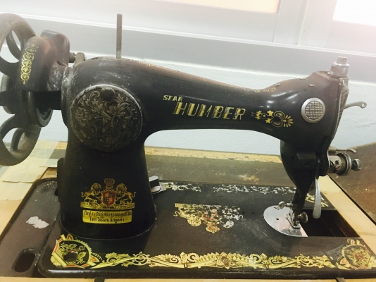 จักรเย็บผ้าโบราณ สวยมาก ให้ทั้งโต๊ะทั้งหัว