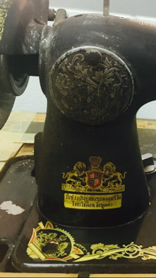 จักรเย็บผ้าโบราณ สวยมาก ให้ทั้งโต๊ะทั้งหัว