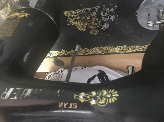 จักรเย็บผ้าโบราณ สวยมาก ให้ทั้งโต๊ะทั้งหัว