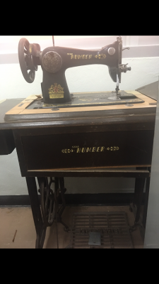 จักรเย็บผ้าโบราณ สวยมาก ให้ทั้งโต๊ะทั้งหัว
