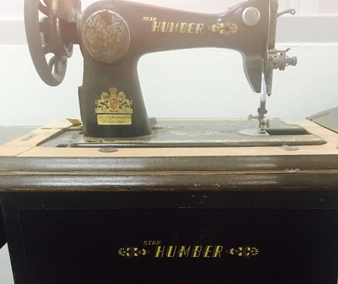 จักรเย็บผ้าโบราณ สวยมาก ให้ทั้งโต๊ะทั้งหัว