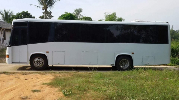 ขายรถบัส ยาว10เมตร 30ที่นั่ง เครื่อง140แรง เกียร์ออโต้ แอร์เย็น ระบบถุงลม สภาพสวยพร้อมใช้งาน เอกสารพร้อมโอน ราคา550,000 สนใจโทร 090-8588220คุณนะ 093-3258446คุณบิว หรือเข้าดูสินค้าอื่นๆได้ที่ www.narong2truck.com www.truck.in.th/498 หรือเพจFacebook ณรงค์ ซ