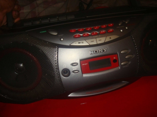 ขายวิทยุกระเป๋าหิ้ว ยี่ห้อ Sony  รุ่น CFD-S700