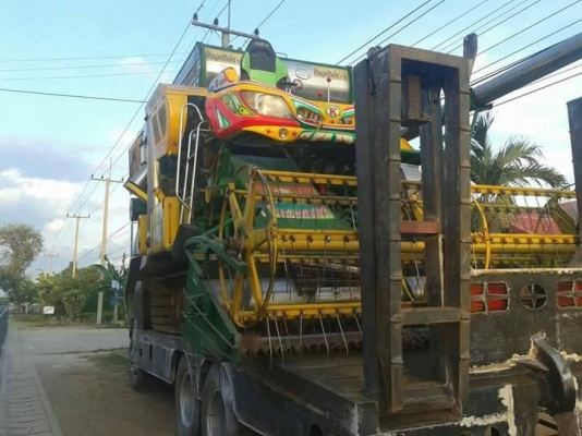 ขายรถเกี่ยวข้าว จ้าวช้างไวไฟ ปี54 อุ้ม2.5ตัน เครื่อง260แรง JOทูเทอร์โบ จากโรงงาน รถสวยสภาพพร้อมใช้งาน ราคา1,250,000 สนใจโทร 090-8588220คุณนะ 093-3258446คุณบิว หรือเข้าดูสินค้าอื่นๆได้ที่ www.narong2truck.com หรือ www.truck.in.th/498 หรือเพจFacebook ณรงค์