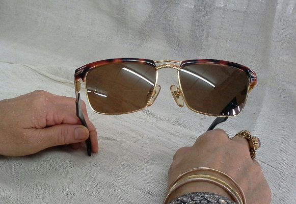 แว่นตาผู้พิทักษ์สันติราษฎร์  ตัวเทพบุตร!  Original POLICE handmade Italy