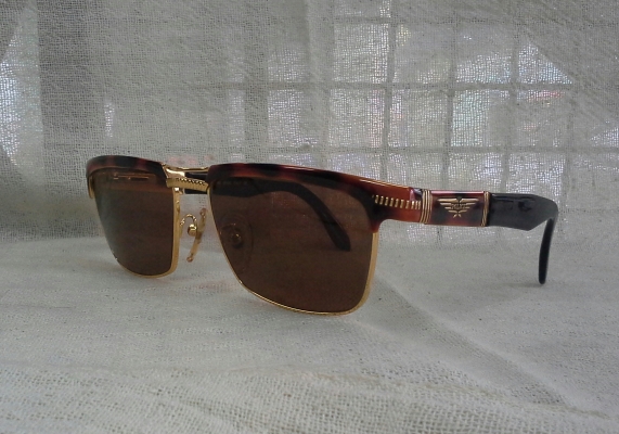 แว่นตาผู้พิทักษ์สันติราษฎร์  ตัวเทพบุตร!  Original POLICE handmade Italy