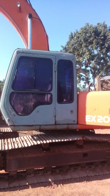 แมคโคร hitachi ex200-2  พร้อมเทลเลอร์