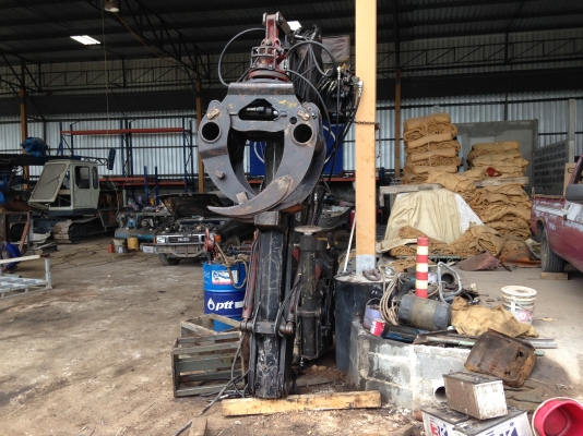 เฮี๊ยบคีบไม้ติด รถบรรทุก