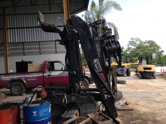 เฮี๊ยบคีบไม้ติด รถบรรทุก