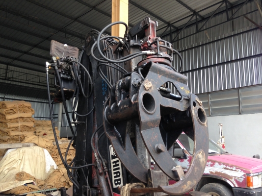 เฮี๊ยบคีบไม้ติด รถบรรทุก