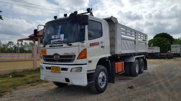 HINO MEGA 320 แรงม้า กระบะดั้มสามมิตร ปี 48