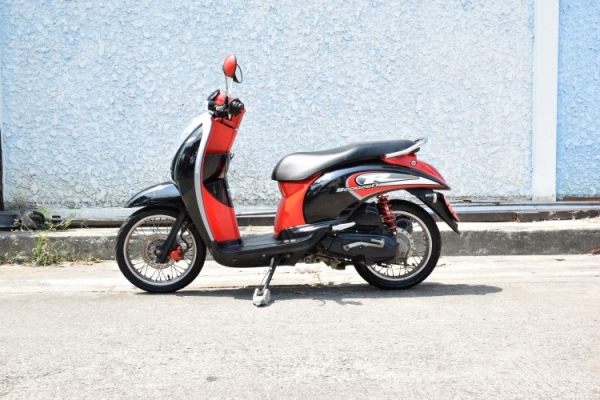Scoopy i รถบ้านแท้ สภาพเดิม เล่มชุดโอนครบ ภาษีพรบไม่ขาด ทะเบียนสวย