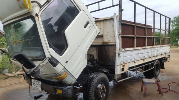 6ล้อไดนา BU95 เครื่อง115แรงเพาเวอร์ แอร์เย็น กะบะยาว5เมตร เครื่องดี คัชซีสวยทะเบียนไม่ขาด ยางใหม่ 6 เส้นเอกสารพร้อมโอน