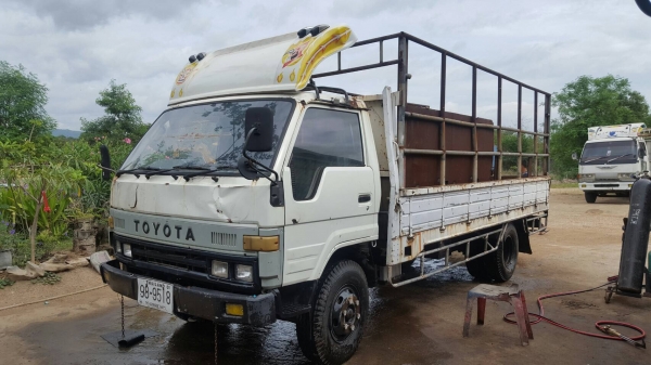 6ล้อไดนา BU95 เครื่อง115แรงเพาเวอร์ แอร์เย็น กะบะยาว5เมตร เครื่องดี คัชซีสวยทะเบียนไม่ขาด ยางใหม่ 6 เส้นเอกสารพร้อมโอน