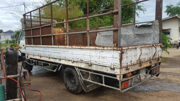 6ล้อไดนา BU95 เครื่อง115แรงเพาเวอร์ แอร์เย็น กะบะยาว5เมตร เครื่องดี คัชซีสวยทะเบียนไม่ขาด ยางใหม่ 6 เส้นเอกสารพร้อมโอน