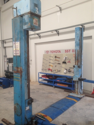ขายลิฟท์ยกรถยนต์BANZAI คานล่าง 2.5 ตัน