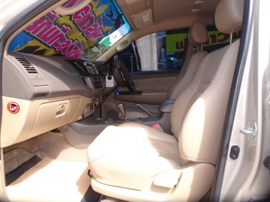 FORTUNER 3.0V 2WD AT ปี2011 ออกรถ 10000 บาท