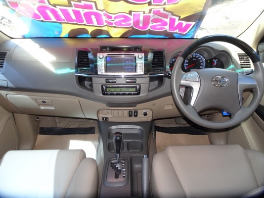 FORTUNER 3.0V 2WD AT ปี2011 ออกรถ 10000 บาท