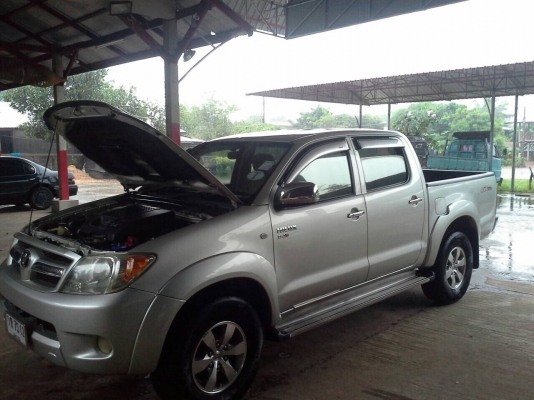 TOYOTA VIGO 2.5 เกียร์ดา 4x4 ปี 47 รถสวยเดิมบาง เล่มพร้อมโอน