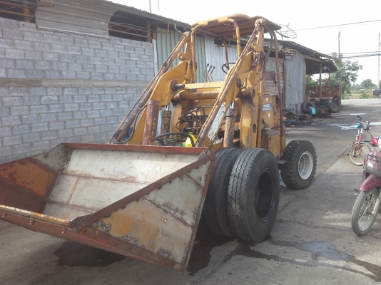 ขายรถตักKOMATSU SD25-1เครื่องISUZUลดสุดๆ(เหลือ120000)