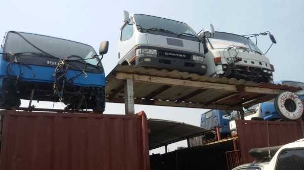 หัวเก๋ง Mitsubishi แครนเตอร์ หัวกว้าง เก่านอก