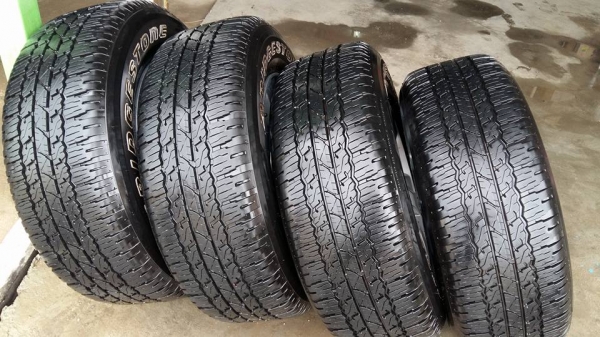 ขายล้อแม็ก revo 17" ยางปี15 สนใจติดต่อ ตาเล็ก ล้อและยางครับ 081-3747940