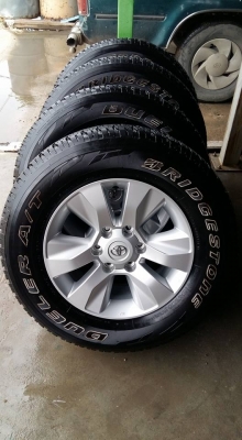 ขายล้อแม็ก revo 17" ยางปี15 สนใจติดต่อ ตาเล็ก ล้อและยางครับ 081-3747940