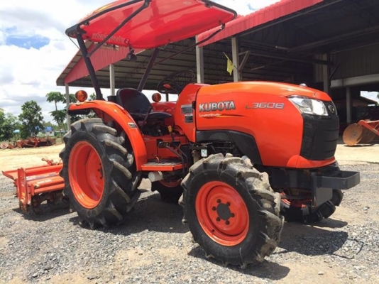 ขายรถไถคูโบต้า L36084WD2เพลา สภาพสวย พร้อมใช้งาน ขายพร้อมอุปกรณ์ ราคา 298,000 บาท สนใจโทร 081-9136451 ค่ะ หรือ ขอดูรูปเพิ่มเติมทาง line:bow6451 ค่ะ