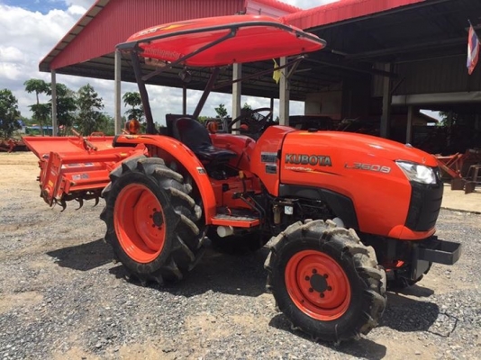 ขายรถไถคูโบต้า L36084WD2เพลา สภาพสวย พร้อมใช้งาน ขายพร้อมอุปกรณ์ ราคา 298,000 บาท สนใจโทร 081-9136451 ค่ะ หรือ ขอดูรูปเพิ่มเติมทาง line:bow6451 ค่ะ