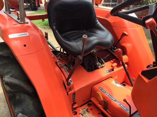 ขายรถไถ Kubota L2808 (4WD) พร้อมใบมีดหน้า และเครื่องตัดหญ้า รถใช้งาน200ชั่วโมง