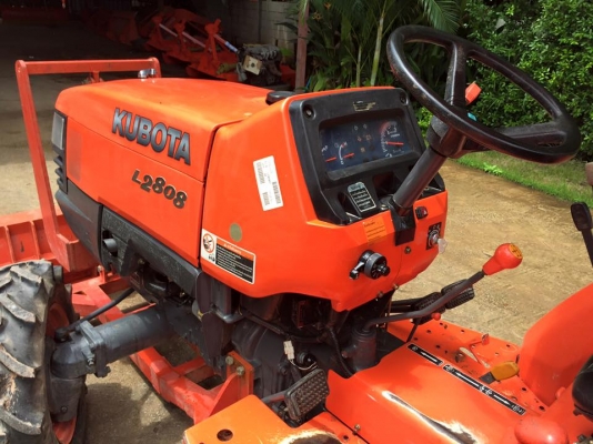 ขายรถไถ Kubota L2808 (4WD) พร้อมใบมีดหน้า และเครื่องตัดหญ้า รถใช้งาน200ชั่วโมง