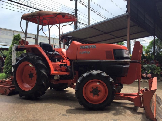 ขายรถไถ Kubota L2808 (4WD) พร้อมใบมีดหน้า และเครื่องตัดหญ้า รถใช้งาน200ชั่วโมง
