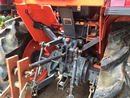 ขายรถไถ Kubota L2808 (4WD) พร้อมใบมีดหน้า และเครื่องตัดหญ้า รถใช้งาน200ชั่วโมง