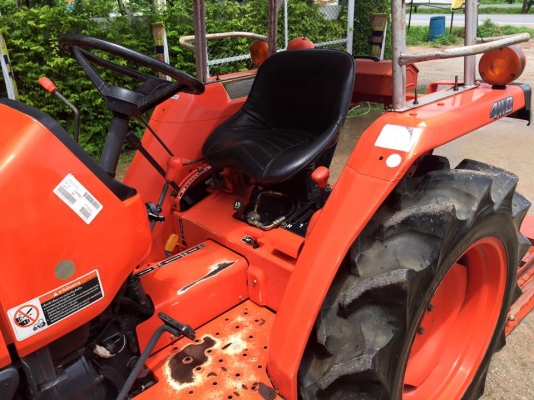 ขายรถไถ Kubota L2808 (4WD) พร้อมใบมีดหน้า และเครื่องตัดหญ้า รถใช้งาน200ชั่วโมง ขายรถไถ Kubota L2808 (4WD) พร้อมใบมีดหน้า และเครื่องตัดหญ้า รถใช้งาน200ชั่วโมง
