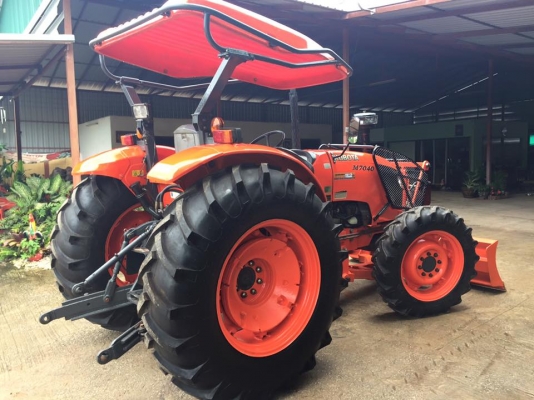 ขายรถไถ Kubota M7040 (4WD) พร้อมดันหน้า ผานพรวนช้าง พร้อมใช้งานครับ ขายรถไถ Kubota M7040 (4WD) พร้อมดันหน้า ผานพรวนช้าง พร้อมใช้งานครับ