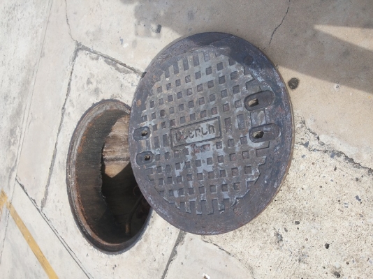 ขาย ฝา Man hole ปิดถังน้ำมันใต้ดิน มีหลายชุดสภาพดีราคาถูก