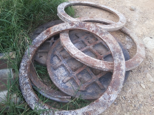 ขาย ฝา Man hole ปิดถังน้ำมันใต้ดิน มีหลายชุดสภาพดีราคาถูก ขาย ฝา Man hole ปิดถังน้ำมันใต้ดิน มีหลายชุดสภาพดีราคาถูก