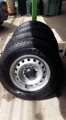 ขายล้อเหล็กป้ายแดง revo ตอนเดียว4wd 16" ยางปี16 สนใจติดต่อ ตาเล็ก ล้อและยางครับ 081-3747940