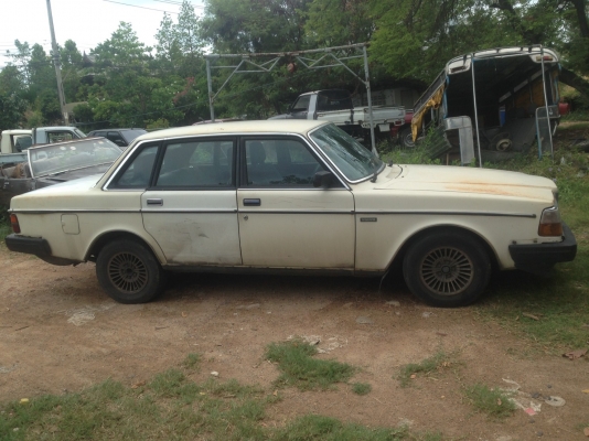 volvo244 เครื่อง1jz ออโต้ lpg ลงเล่ม ทะเบียนไม่ขาด ขาย 35,000 บาท