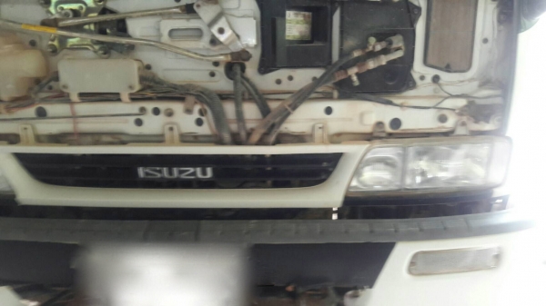 รถอีซูซุ 6 ล้อดั้ม FTR  200 แรงม้า ปี 49.     สนใจติดต่อ  081 - 6079515